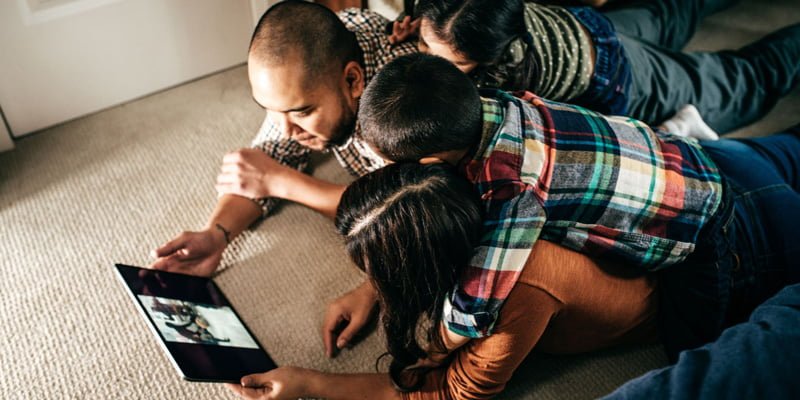 iWhoopConnect homepage: Family enjoying their free tablet.